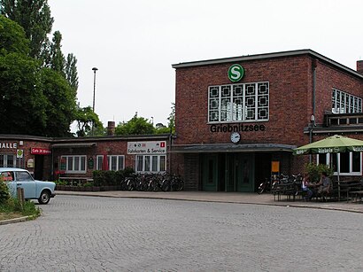 So kommt man zu dem Bahnhof Potsdam Griebnitzsee mit den Öffentlichen - Mehr zum Ort Hier