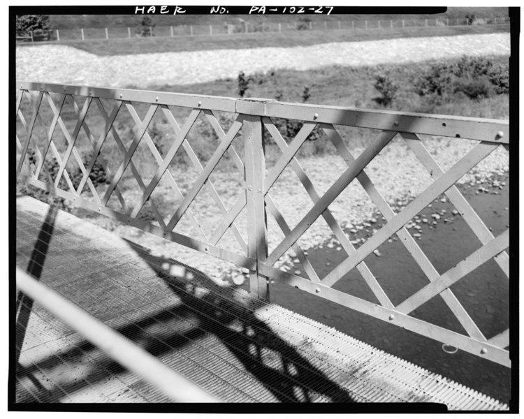 File:SIDEWALK AND GRILLING WITH POST, UPSTREAM TRUSS, LOOKING NORTHWEST - Memorial Avenue Bridge, Spanning Lycoming Creek, Williamsport, Lycoming County, PA HAER PA,41-WILPO,3-27.tif