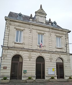 Saint-Gervais-les-Trois-Clochers - La façade de la mairie.jpg