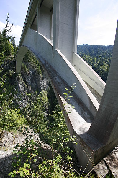 File:Salginatobel Bridge mg 4052.jpg