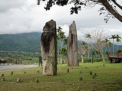 Saoba Monoliths 掃 叭 石柱 - panoramio.jpg