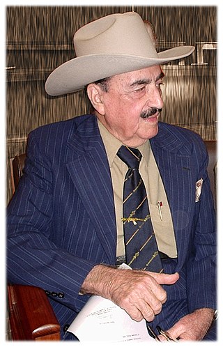 <span class="mw-page-title-main">Inayatullah Khan Gandapur</span> Pakistani politician (1919–2005)