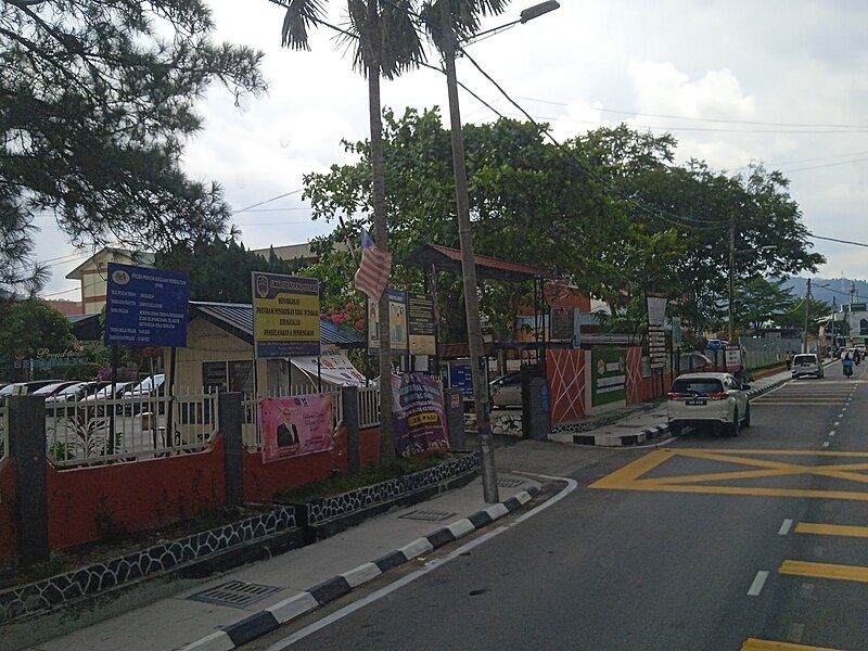 File:Sekolah Menengah Kebangsaan (SMK) Selayang Bharu, Kampung Selayang Baru 20240307 144652.jpg