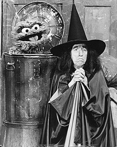 Sesame Street Margaret Hamilton Oscar Le Grouch 1976.jpg