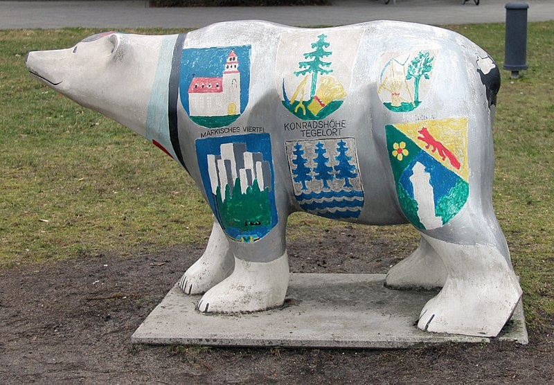 File:Skulptur Eichborndamm 239 (Wittn) Buddy Bär.jpg