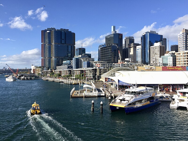 File:Skyline of Sydney CBD and International Towers Sydney across Cockley Bay, Darling Harbour in 2016, 01.jpg