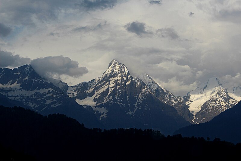 File:Snowy peaks at dalhousie.jpg