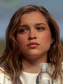 Sophie Cookson (ritagliata).jpg