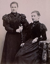 Sophie and Anna Schneider Sophie and Anna Schneider - Foto von J. W. Hornung, Tubingen.jpg