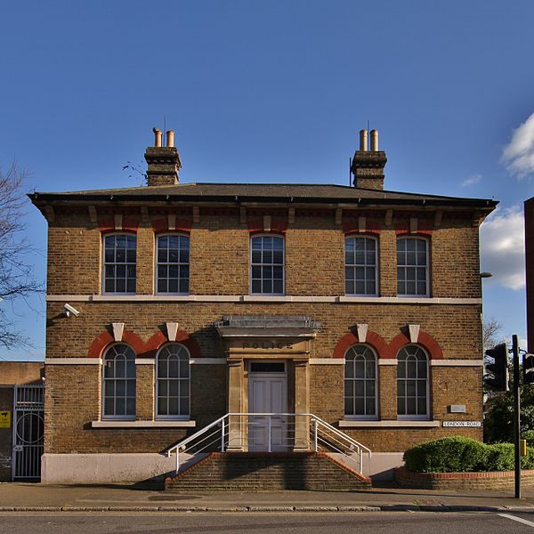 File:Staines OldPoliceStation NNW.jpg