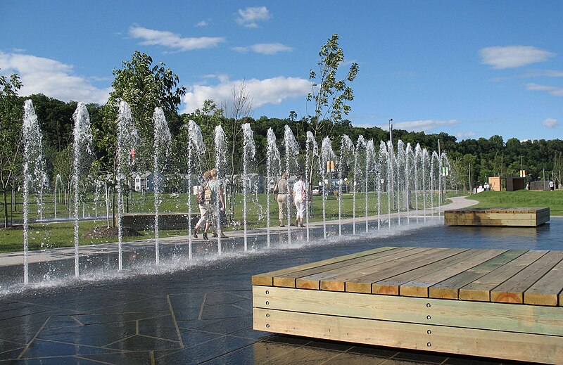 File:Station des quais-Québec.jpg