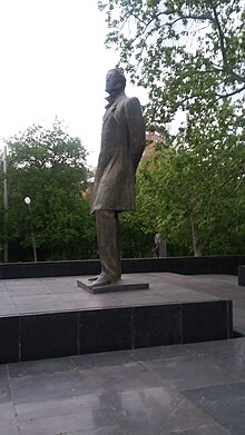 Statue of Mikael Nalbandyan, Yerevan 31.jpg