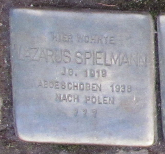 File:Stolpersteine in Ettlingen Lazarus Spielmann Marktstr 6 (fcm).jpg