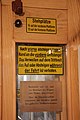 Deutsch: Vorschriftsschilder im Straßenbahnwagen