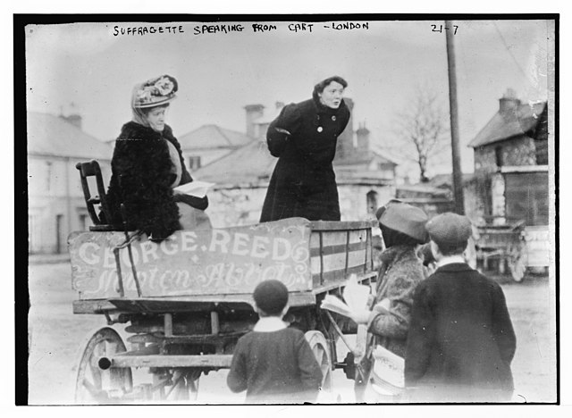 640px-Suffragette_speaking_from_cart,_London_LCCN2014680109.jpg (640×468)