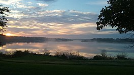 Sunrise di Roush Lake (30323576281).jpg