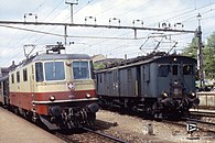 In der 1970er- und 1980er-Jahren prägten die  Re 4/4 II (links im Bild mit TEE-Anstrich) den Betrieb. Rechts ein zwischen Sulgen und St. Gallen verkehrender De 4/4.