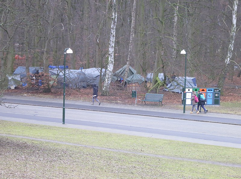 File:Tältläger i Pildammsparken, Malmö.jpg