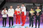 Deutsch: Tischtennis bei den Olympischen Jugendspielen 2018; Tag 9, 15. Oktober 2018; Mixed Medaillenzeremonie - Gold: Yingsha Sun & Wang Chuqin (CHN), Silber: Miu Hirano & Tomokazu Harimoto (JPN), Bronze: Su Pei-ling & Lin Yun-ju (TPE)); Medaillen-Verleiher: IOC member Ryu Seung-minu (KOR), Maskottchen-Verleiher: ITTF Vice-Presiden Nestor Tenca (ARG) English: Table tennis at the 2018 Summer Youth Olympics at 15 October 2018 – Mixed Medal Ceremony - Gold: Yingsha Sun & Wang Chuqin (CHN), Silver: Miu Hirano & Tomokazu Harimoto (JPN), Bronze: Su Pei-ling & Lin Yun-ju (TPE)); Medal presenter: IOC member Ryu Seung-minu (KOR), Mascot presenter: ITTF Vice-Presiden Nestor Tenca (ARG)