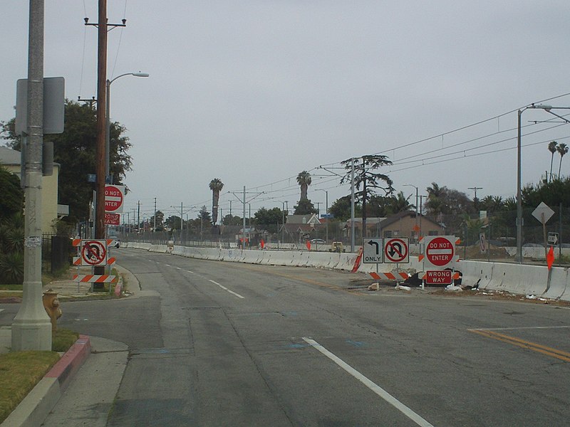 File:Temporary one-way section of Exposition Blvd at Wilton Pl - panoramio.jpg