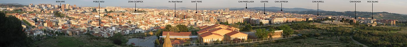 Terrassa vista dende l'oeste; señálense dellos barrios.
