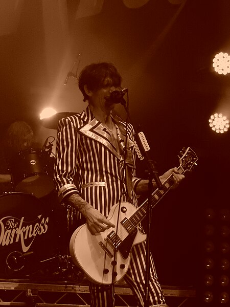 File:The Darkness, Roundhouse, London (23260077153).jpg