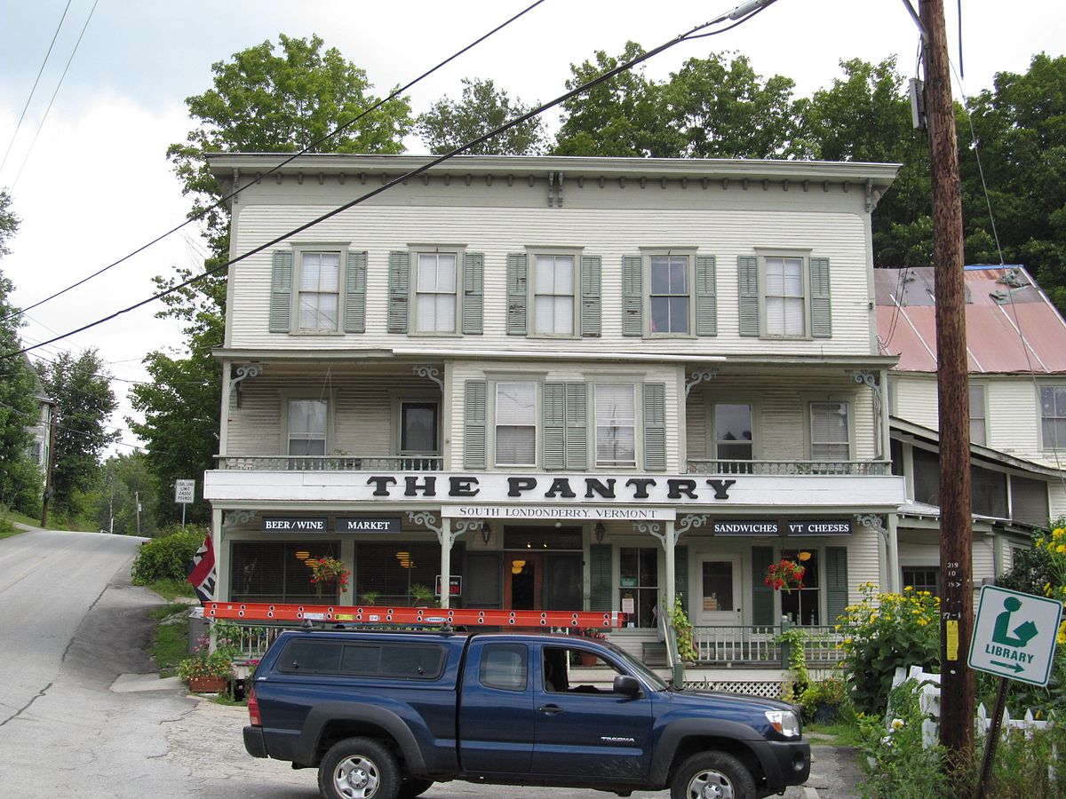 1200px The_Pantry_in_South_Londonderry%2C_Vermont