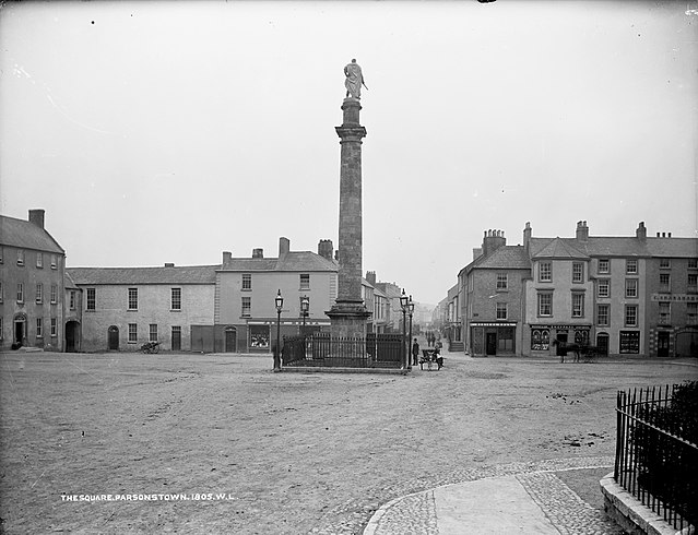 Cumberland Square (now Emmet Square) c.1880-1900. The statue was removed from the pillar in 1915