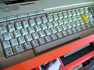 Closeup of the Thomson TO9 keyboard. Note the yellow Enter key.