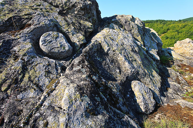 File:Thracian Suns near Elhovo.jpg