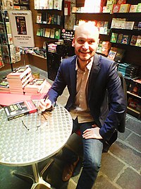 Tony Chapron in de Arthaud-boekhandel in Grenoble op 15 december 2018.