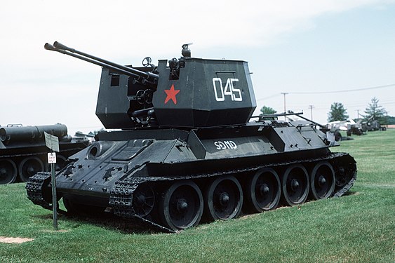 T-34 asosidagi 37 mm zenit qurollari bilan Xitoyning „Model 63“