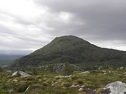 Fjället Tysnessåta sett från Svartevassfjellet.