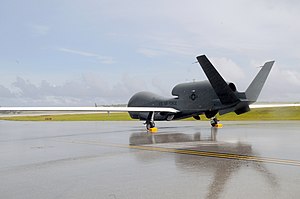 USAF RQ-4 i regnen på Anderson.jpg