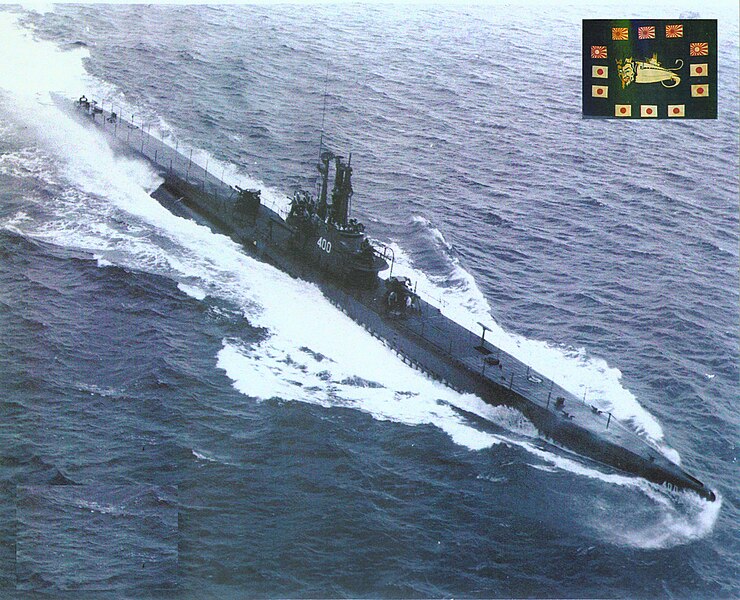 Plik:USS Sea Devil (SS-400) entering Pearl Harbor in the 1940s.jpg