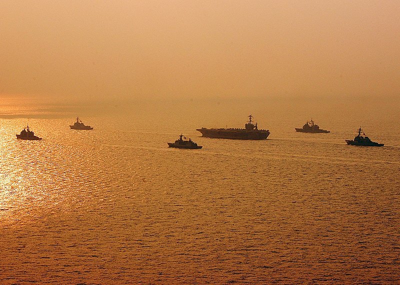 File:US Navy 091013-N-2757S-078 The aircraft carrier USS George Washington (CVN 73) transits behind the Republic of Korea guided-missile destroyer SeJong the Great (DDG KDX 991), along with the guided-missile destroyer USS Fitzgeral.jpg