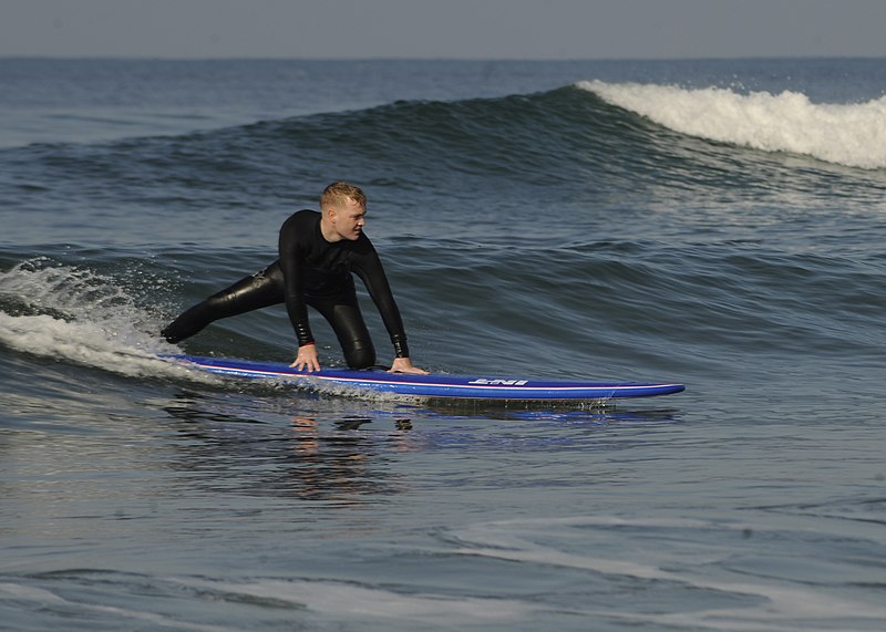 File:US Navy 111215-N-ZZ999-104 Cpl. Daniel J. Franke, a patient at Wounded Warrior Battalion West, Naval Medical Center San Diego, learns to surf at De.jpg