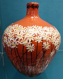 Vase, Max Laeuger, Karlsruhe, made by Tonwerke Kandern, c. 1898, slip-painted earthenware - Germanisches Nationalmuseum - Nuremberg, Germany - DSC03170 (cropped).jpg