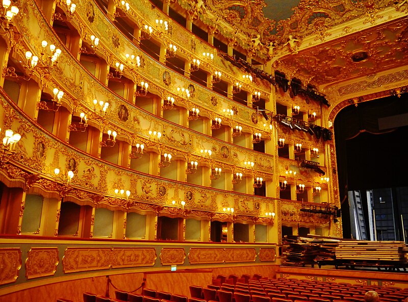 File:Venezia Teatro La Fenice Innen Zuschauersaal 15.jpg