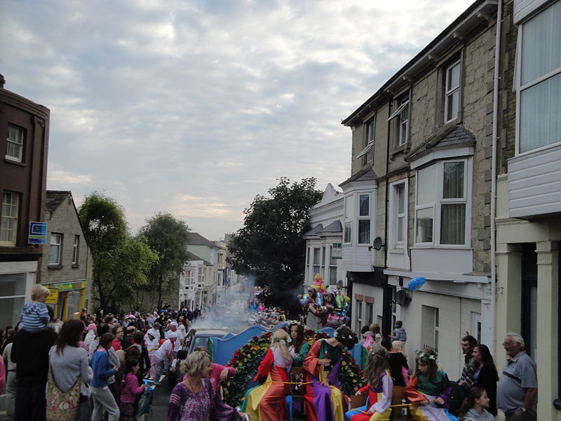 File:Ventnor Carnival 2011 in the High Street 3.JPG