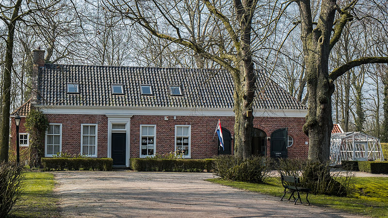 File:Verhildersum - koetshuis.jpg