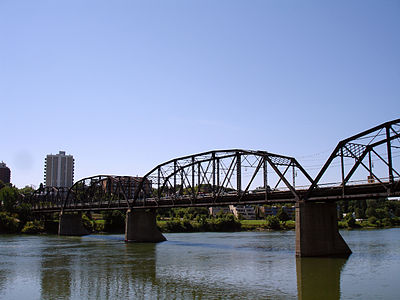 El puente del Tráfico (1907) en Saskatoon, Canadá