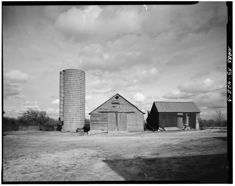 File:WEST FRONTS - Kandt-Domann Farmstead, Granary, State Route 3, Hope, Dickinson County, KS HABS KANS,21-HOPE.V,1-E-3.tif