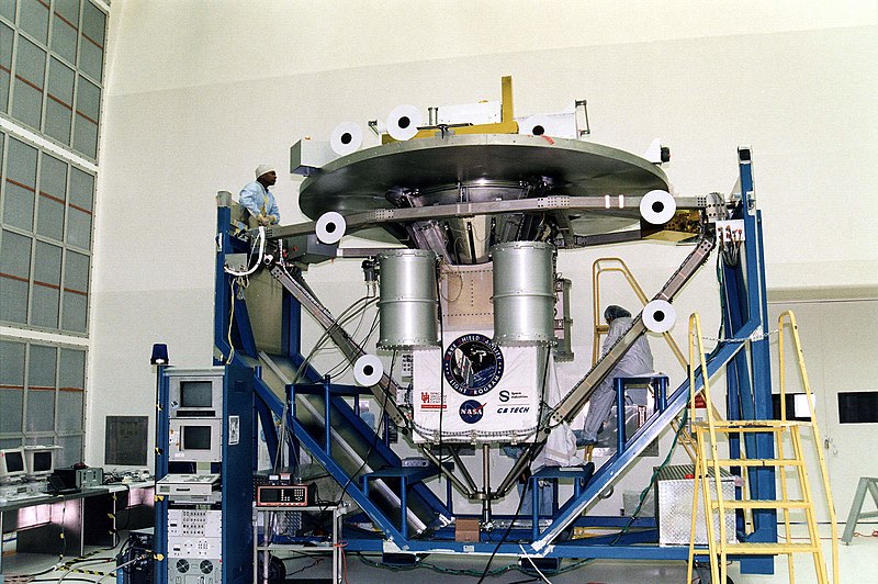 File:Wake Shield Facility in Hangar AE prior to STS-80 (KSC-96EC-1142).jpg