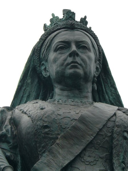 File:Weymouth - Queen Victoria's Statue - geograph.org.uk - 953096.jpg