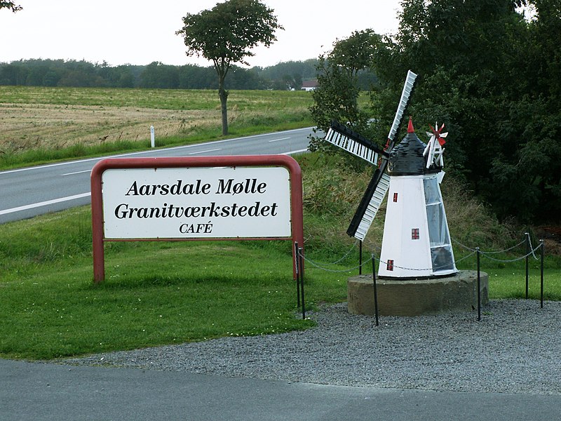 File:Wiatrak koło Arsdale - panoramio.jpg