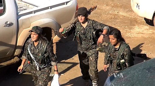 Membres de les YPJ a la batalla d'al-Hawl, 2015