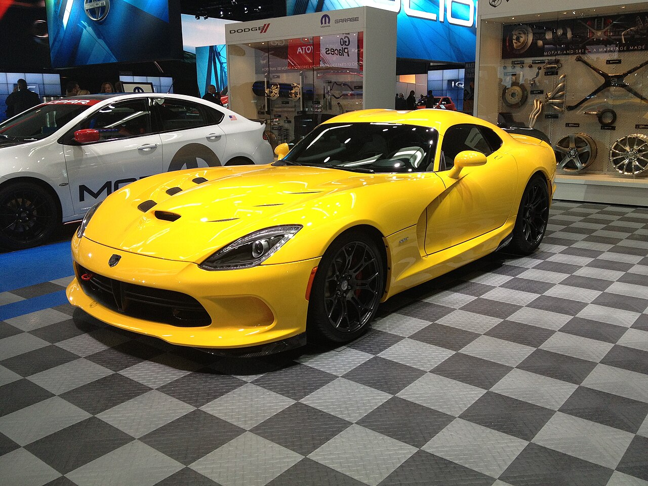 Image of Yellow SRT Viper GTS at NAIAS 2013 01