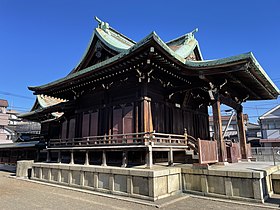 熊野神社の拝殿と本殿