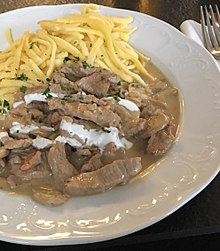 Zürcher Geschnetzeltes mit Spätzle.jpg